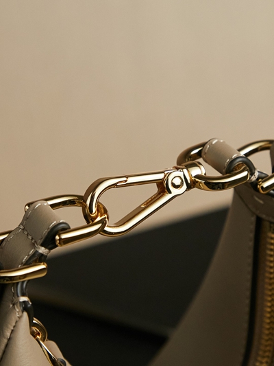 フェンディバッグ角部分ディテール